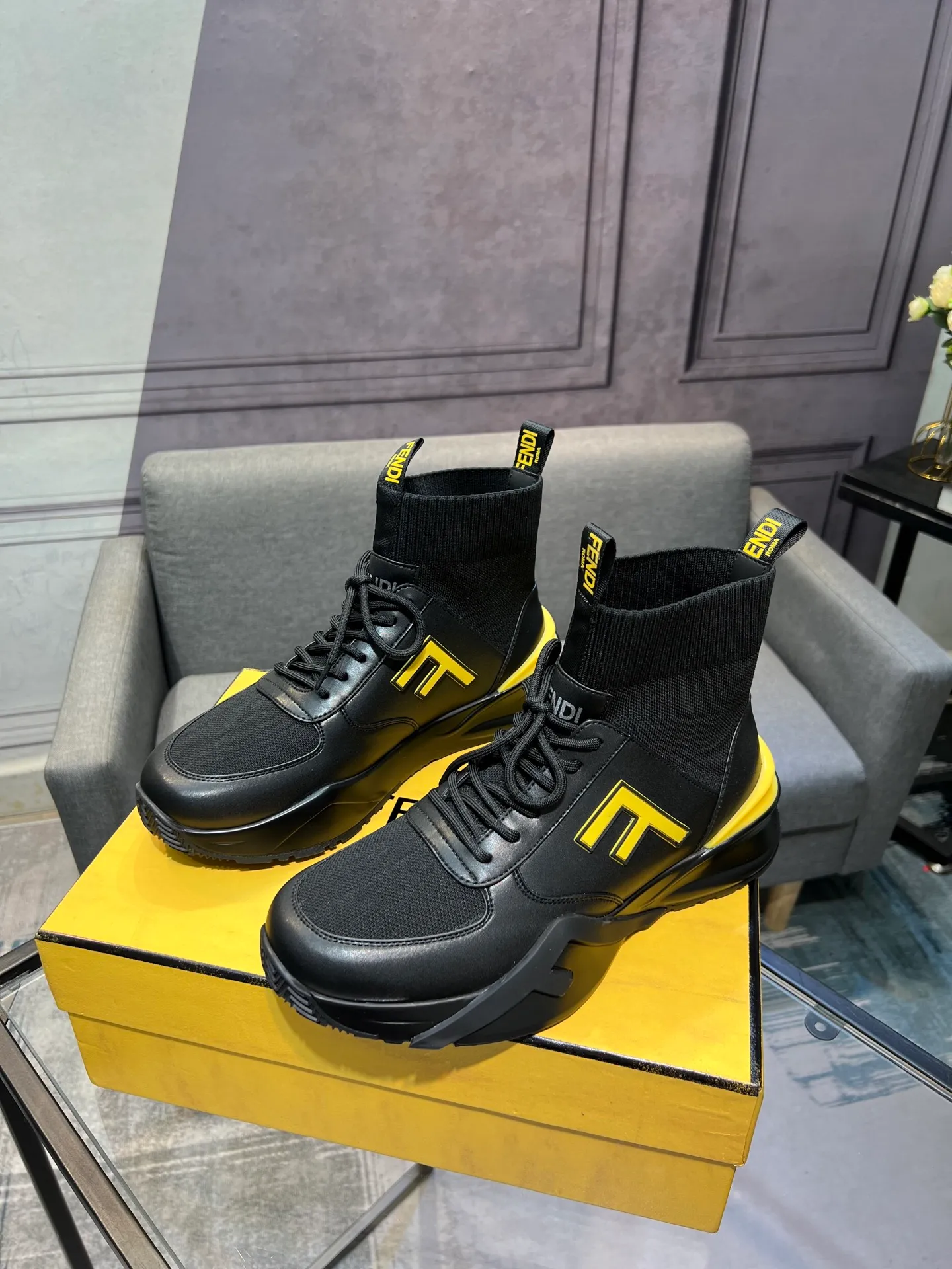 Men's shoes 💰580 FENDI men's fashion casual shoes 👟Hot sale🔥Official website 1:1 replica ⬆️Original quality - Original leather - Original breathable mesh lining Original outsole 1:1 replica, code number 38-44 (45-46 customized)